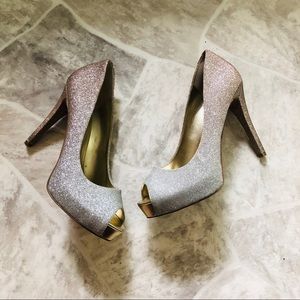 GUESS silver & gold sparkle sexy sparkly ombré stiletto peep Toe heels size 8.5